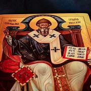 Спиридон Тримифунтский на троне. Икона дерево — оригинальный подарок — фотография 5