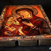 Икона Богоматери "Одигитрия" с подтавкой — необычный подарок — фотография 4