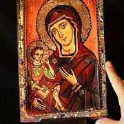 Икона Богоматери "Одигитрия" с подтавкой — необычный подарок — фотография 1