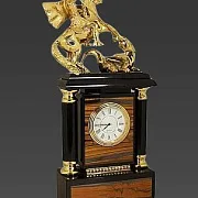 Интерьерные часы «Георгий Победоносец» из долерита — фотография 2