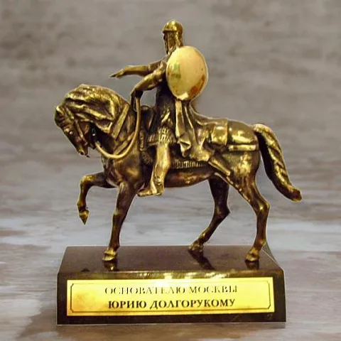 Бронзовая копия памятника Юрию Долгорукому